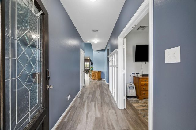 2036 Twin Lakes Boulevard, West Columbia, TX 77486