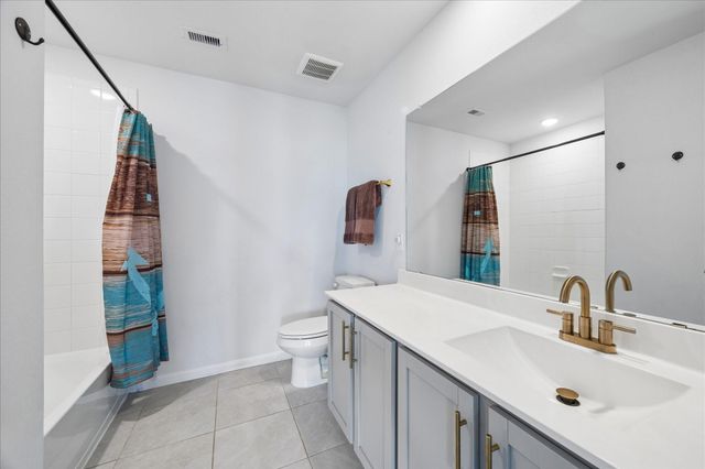 2036 Twin Lakes Boulevard, West Columbia, TX 77486