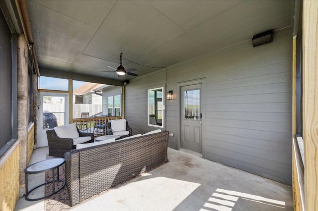 2036 Twin Lakes Boulevard, West Columbia, TX 77486