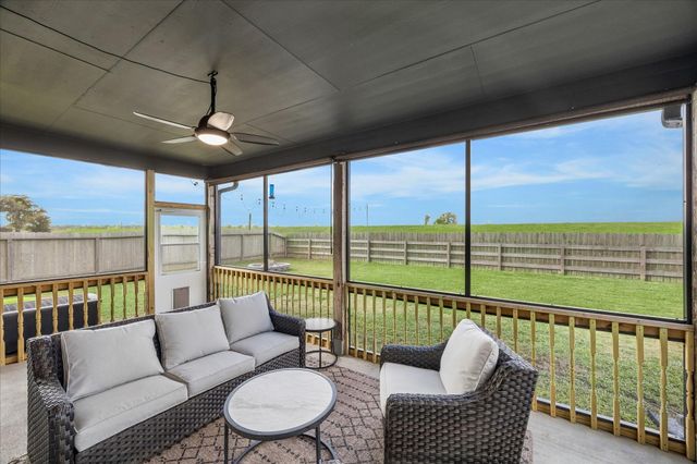 2036 Twin Lakes Boulevard, West Columbia, TX 77486