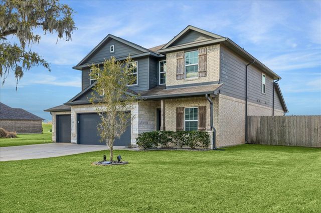 2036 Twin Lakes Boulevard, West Columbia, TX 77486