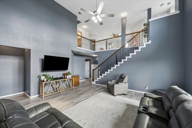 2036 Twin Lakes Boulevard, West Columbia, TX 77486