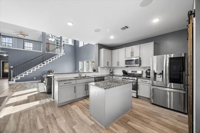 2036 Twin Lakes Boulevard, West Columbia, TX 77486