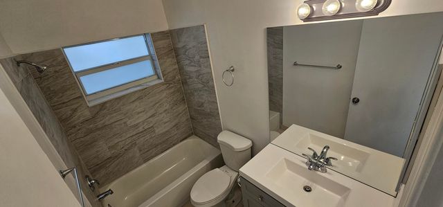 1016 Manor Drive 5c, Palm Springs, FL 33461