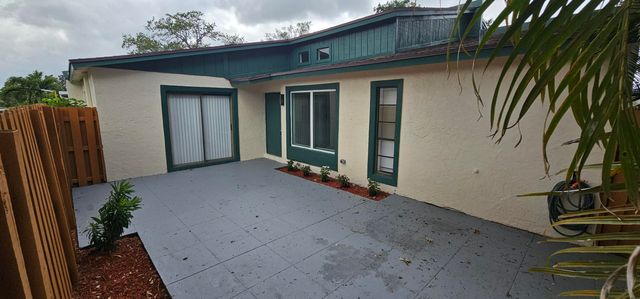 1016 Manor Drive 5c, Palm Springs, FL 33461