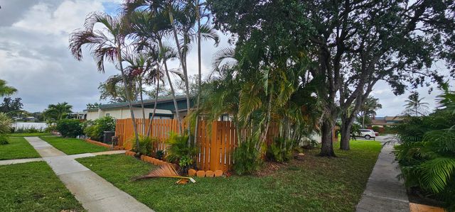 1016 Manor Drive 5c, Palm Springs, FL 33461