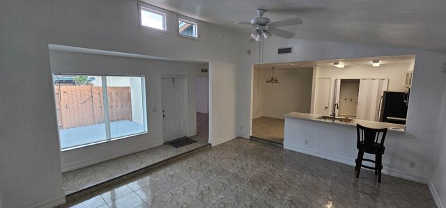 1016 Manor Drive 5c, Palm Springs, FL 33461