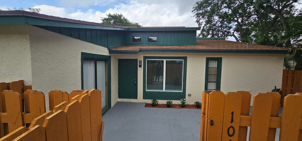 1016 Manor Drive 5c, Palm Springs, FL 33461