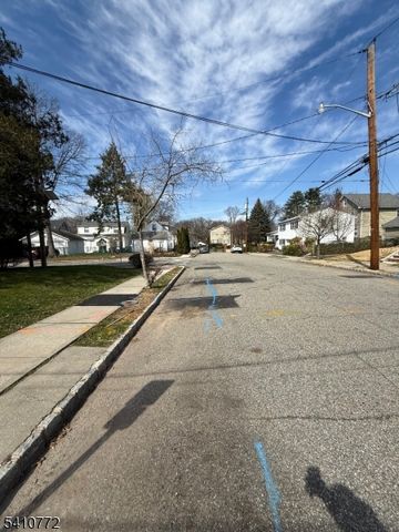 12 Hillcrest Rd, Maplewood Twp., NJ 07040