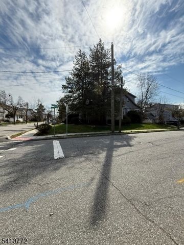 12 Hillcrest Rd, Maplewood Twp., NJ 07040