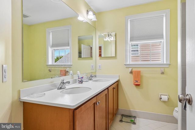 514 CHARIOT CT, Wilmington, DE 19808