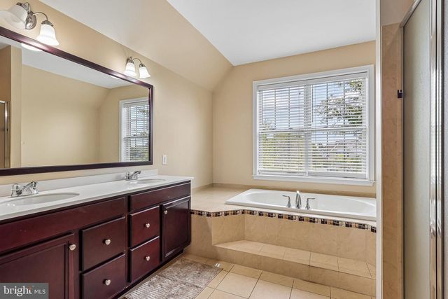 514 CHARIOT CT, Wilmington, DE 19808