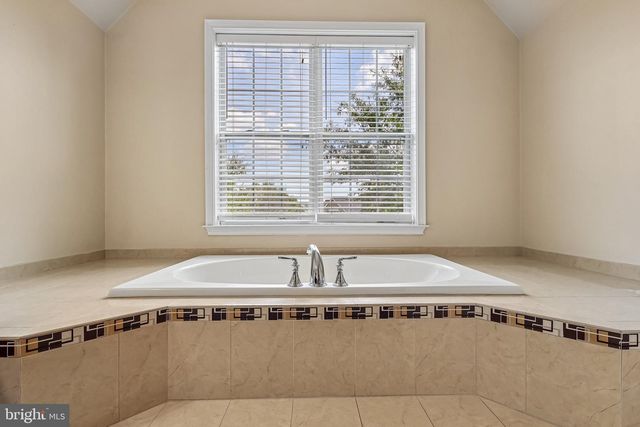 514 CHARIOT CT, Wilmington, DE 19808