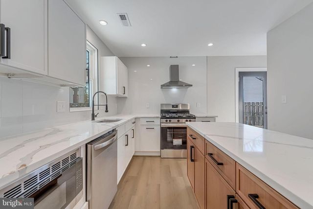 23 CAROLINA AVE, Cherry Hill, NJ 08003