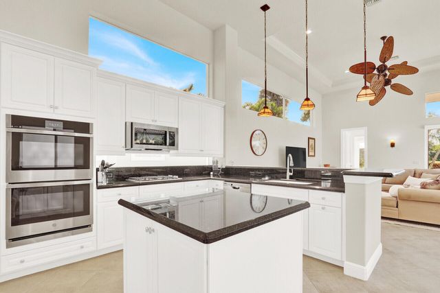 528 Les Jardin Drive, Palm Beach Gardens, FL 33410