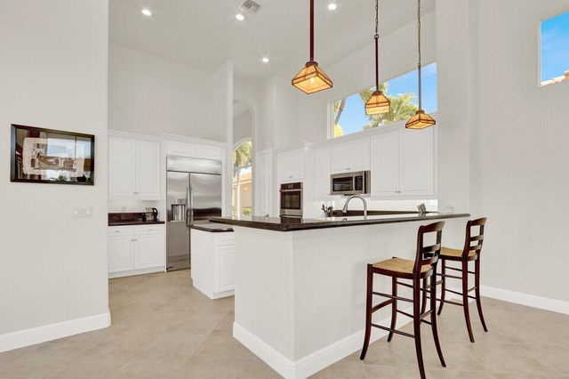 528 Les Jardin Drive, Palm Beach Gardens, FL 33410