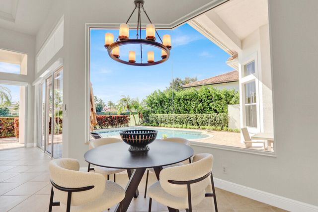 528 Les Jardin Drive, Palm Beach Gardens, FL 33410