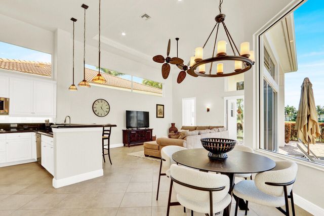 528 Les Jardin Drive, Palm Beach Gardens, FL 33410