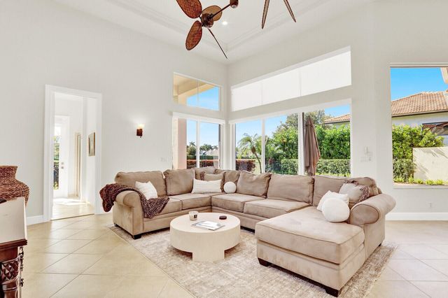 528 Les Jardin Drive, Palm Beach Gardens, FL 33410