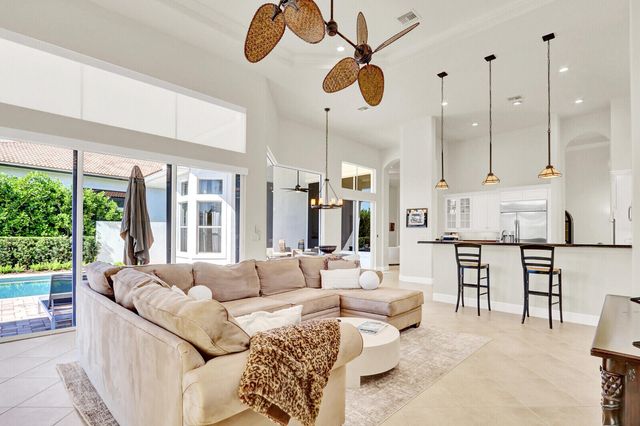 528 Les Jardin Drive, Palm Beach Gardens, FL 33410