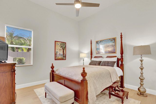 528 Les Jardin Drive, Palm Beach Gardens, FL 33410