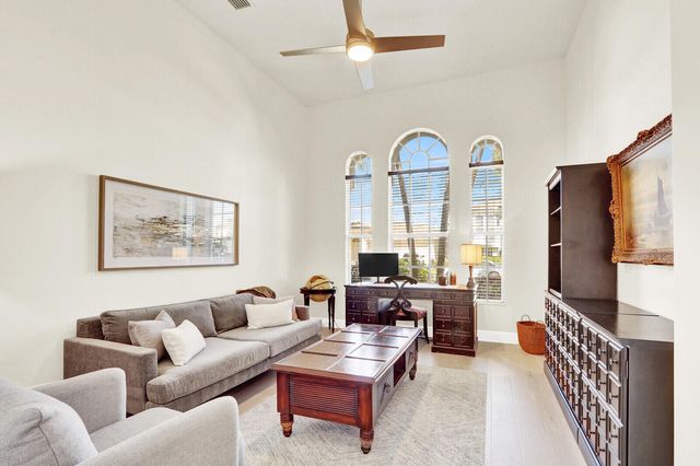 528 Les Jardin Drive, Palm Beach Gardens, FL 33410