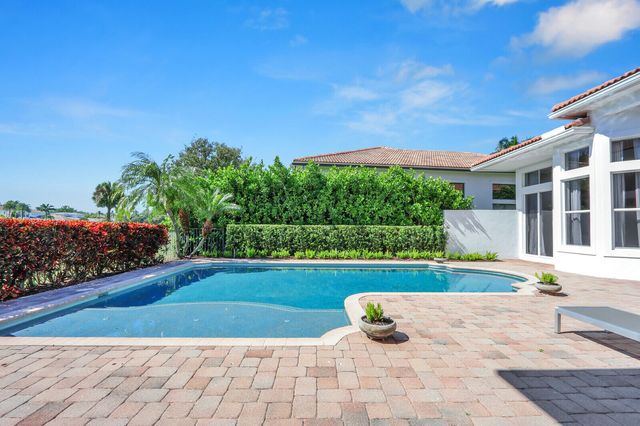 528 Les Jardin Drive, Palm Beach Gardens, FL 33410