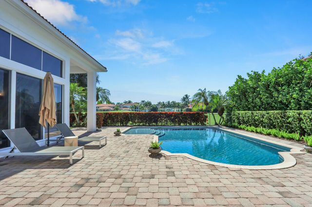 528 Les Jardin Drive, Palm Beach Gardens, FL 33410