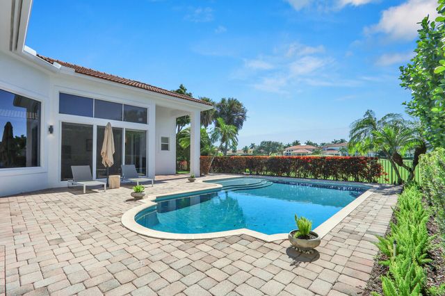 528 Les Jardin Drive, Palm Beach Gardens, FL 33410