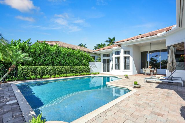 528 Les Jardin Drive, Palm Beach Gardens, FL 33410