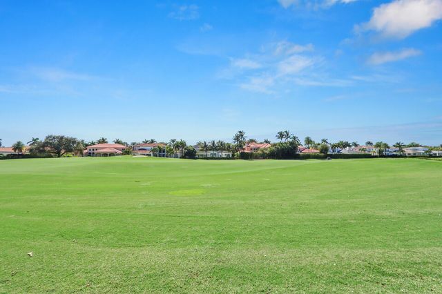 528 Les Jardin Drive, Palm Beach Gardens, FL 33410