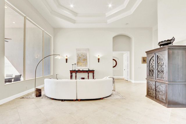 528 Les Jardin Drive, Palm Beach Gardens, FL 33410