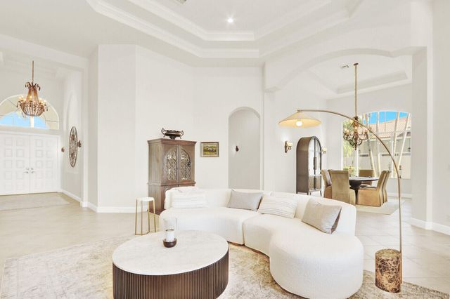 528 Les Jardin Drive, Palm Beach Gardens, FL 33410