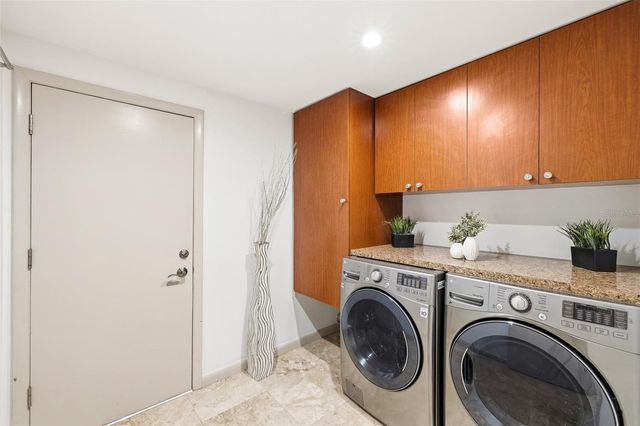 13629 TWIN LAKES LANE, Tampa, FL 33618