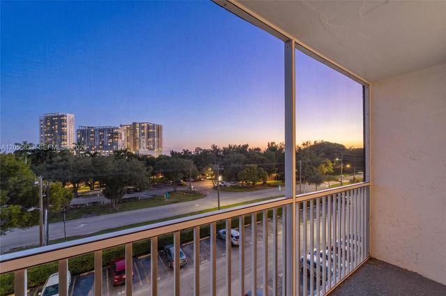 16851 NE 23rd Ave A516, North Miami Beach, FL 33160