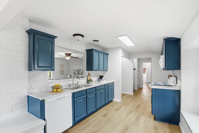 2212 Briardale Road, Fort Worth, TX 76119