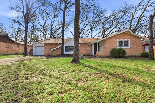 2212 Briardale Road, Fort Worth, TX 76119