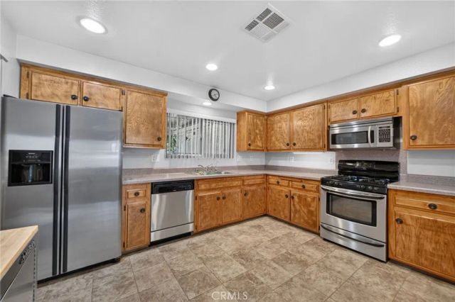 605 Los Tilos, Hemet, CA 92543