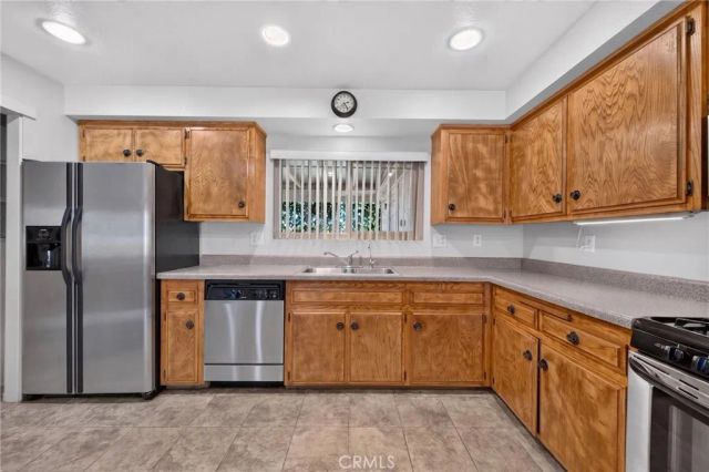 605 Los Tilos, Hemet, CA 92543