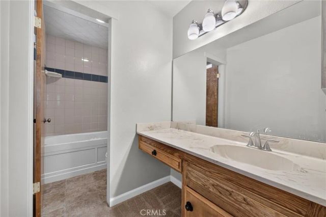 605 Los Tilos, Hemet, CA 92543