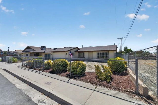605 Los Tilos, Hemet, CA 92543