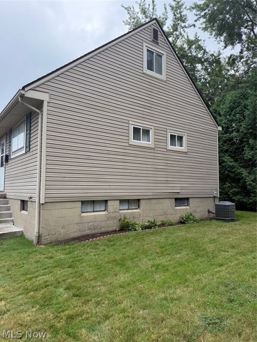 2424 Cooledge Avenue, Akron, OH 44305