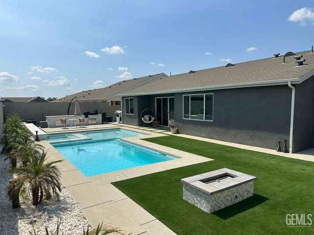 3204 Blue Creek Lane, Shafter, CA 93263