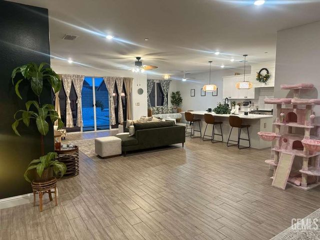 3204 Blue Creek Lane, Shafter, CA 93263