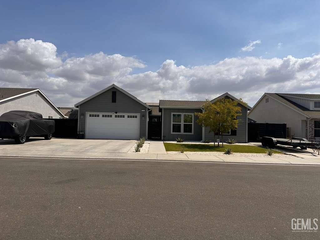 3204 Blue Creek Lane, Shafter, CA 93263