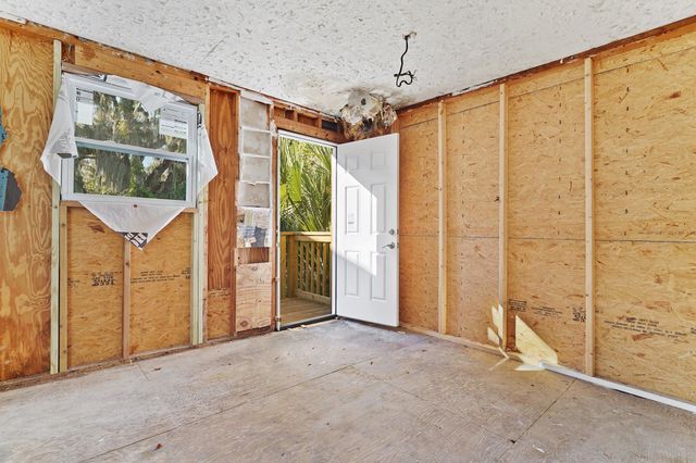 221 S 5Th St, Palatka, FL 32177