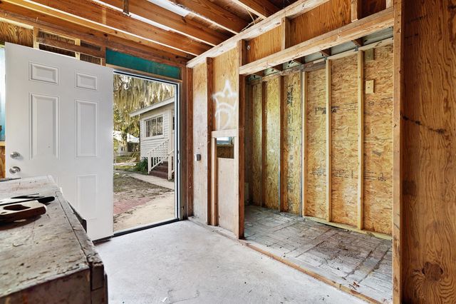 221 S 5Th St, Palatka, FL 32177