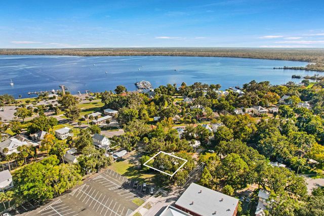 221 S 5Th St, Palatka, FL 32177