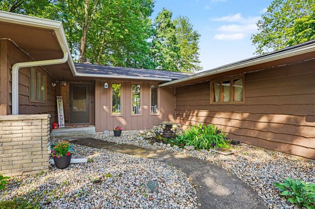 9713 Oakview Drive, Portage City, MI 49024