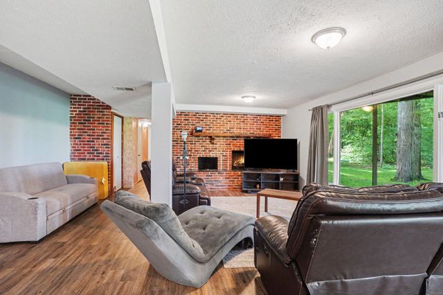9713 Oakview Drive, Portage City, MI 49024